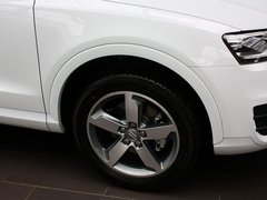 奥迪Q3 2013款 2.0T 35 TFSI quattro舒适型 5座