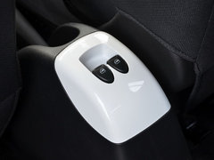 2013款 1.0L 手动 活力版