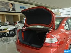 2013款 三厢 1.8L 手动 经典时尚型