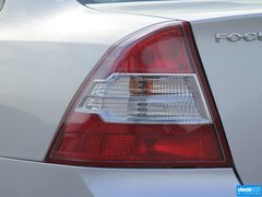 2013款 三厢 1.8L 手动 经典时尚型