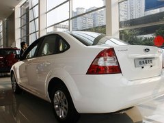 2013款 三厢 1.8L 自动 经典基本型