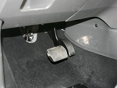 长安福特  三厢 1.8L 自动 油门脚踏板特写