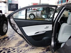 2013款 1.6L 手动 三厢冠军版