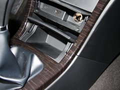 2013款 1.6L 手动 三厢冠军版