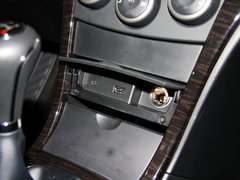 2013款 1.6L 手动 三厢冠军版