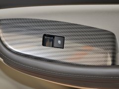 2013款 2.0L 自动 豪华版