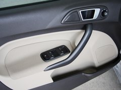 2013款 三厢 1.5L 自动 时尚型