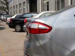 2013款 三厢 1.5L 自动 时尚型