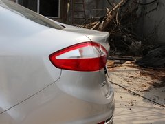 2013款 三厢 1.5L 自动 时尚型