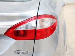 2013款 三厢 1.5L 自动 时尚型