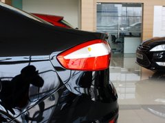 2013款 三厢 1.5L 自动 时尚型