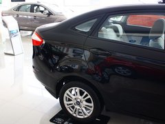 2013款 三厢 1.5L 自动 时尚型