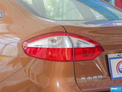 2013款 三厢 1.5L 自动 时尚型