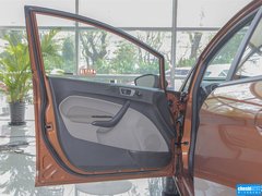 2013款 三厢 1.5L 自动 时尚型