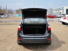 2013款 三厢 1.5L 手动 时尚型