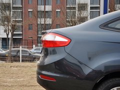 2013款 三厢 1.5L 手动 时尚型