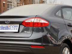 2013款 三厢 1.5L 手动 时尚型
