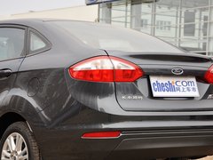 2013款 三厢 1.5L 手动 时尚型
