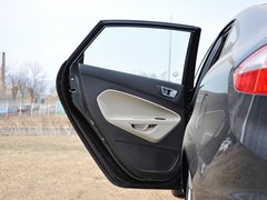 2013款 三厢 1.5L 手动 时尚型