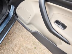 2013款 三厢 1.5L 手动 时尚型