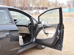 2013款 三厢 1.5L 手动 时尚型