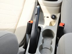 2013款 三厢 1.5L 手动 时尚型