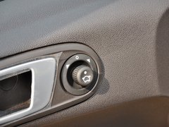 2013款 三厢 1.5L 手动 时尚型