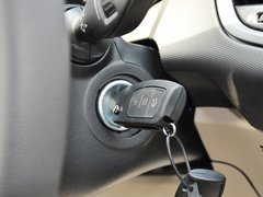2013款 三厢 1.5L 手动 时尚型