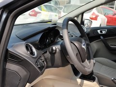 2013款 三厢 1.5L 手动 时尚型