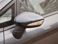 2013款 三厢 1.5L 手动 时尚型