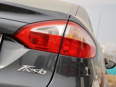 2013款 三厢 1.5L 手动 时尚型