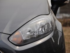 2013款 三厢 1.5L 手动 时尚型