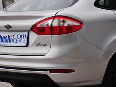 2013款 三厢 1.5L 手动 时尚型