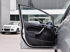 2013款 三厢 1.5L 手动 时尚型
