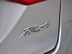 2013款 三厢 1.5L 手动 时尚型