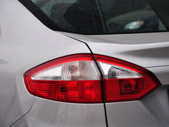 2013款 三厢 1.5L 手动 时尚型