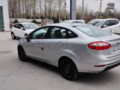 2013款 三厢 1.5L 手动 时尚型