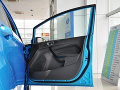 2013款 两厢 1.5L  自动 运动型
