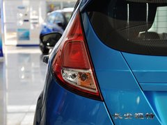 2013款 两厢 1.5L  自动 运动型