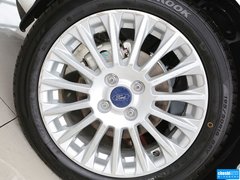 2013款 两厢 1.5L  自动 运动型