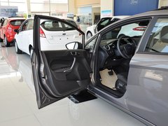 2013款 两厢 1.5L DCT 时尚型