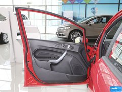 2013款 两厢 1.5L 手动 时尚型