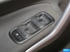 2013款 两厢 1.5L 手动 时尚型