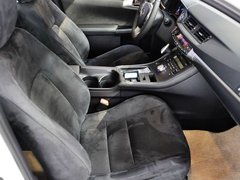 雷克萨斯CT 2013款 200h 1.8L CVT 暗夜骑士版