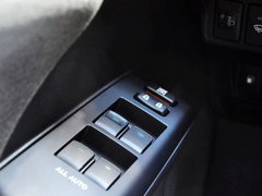 2013款 200h 1.8L CVT 暗夜骑士版