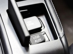 2013款 200h 1.8L CVT 暗夜骑士版