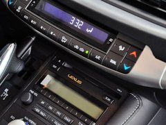 2013款 200h 1.8L CVT 暗夜骑士版