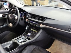 2013款 200h 1.8L CVT 暗夜骑士版