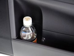 2013款 200h 1.8L CVT 暗夜骑士版