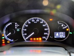 2013款 200h 1.8L CVT 暗夜骑士版